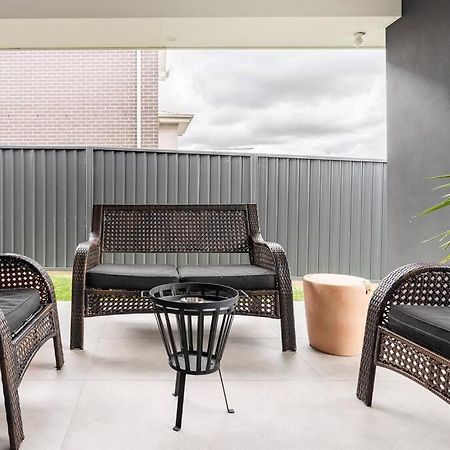 Neat 4 Bedroom In Catherine Fields Narellan Exterior photo